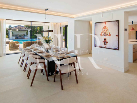 Frontline golf villa for sale at Los Naranjos Golf Club, Nueva Andalucía