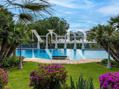 Villa avec court de tennis privé à Nueva Andalucía, Marbella, à vendre