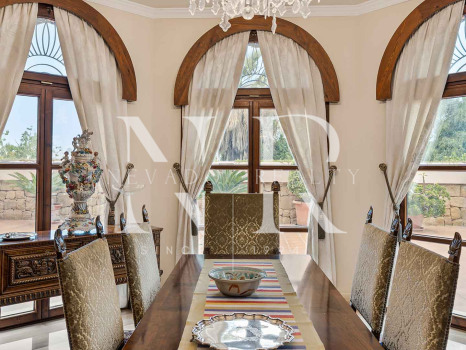 Villa avec court de tennis privé à Nueva Andalucía, Marbella, à vendre