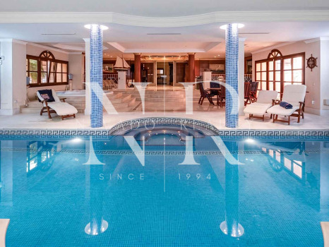 Villa avec court de tennis privé à Nueva Andalucía, Marbella, à vendre