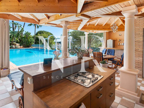 Villa avec court de tennis privé à Nueva Andalucía, Marbella, à vendre