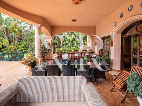 Villa avec court de tennis privé à Nueva Andalucía, Marbella, à vendre