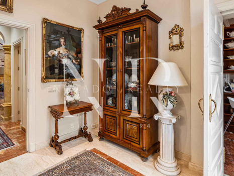 Villa avec court de tennis privé à Nueva Andalucía, Marbella, à vendre