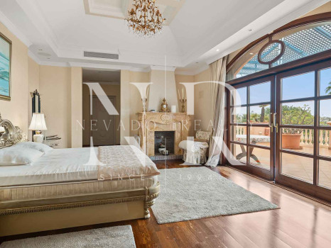 Villa avec court de tennis privé à Nueva Andalucía, Marbella, à vendre