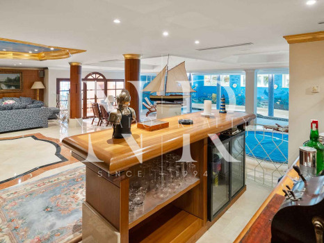 Villa avec court de tennis privé à Nueva Andalucía, Marbella, à vendre
