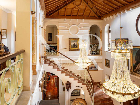 Villa avec court de tennis privé à Nueva Andalucía, Marbella, à vendre