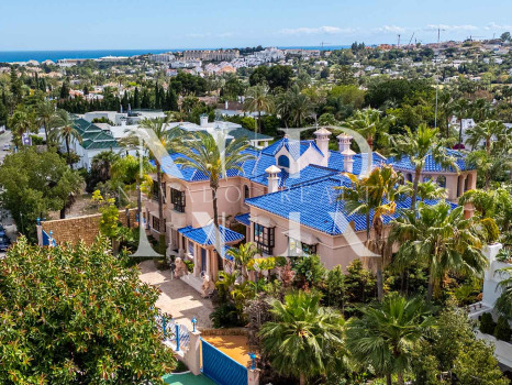 Villa avec court de tennis privé à Nueva Andalucía, Marbella, à vendre