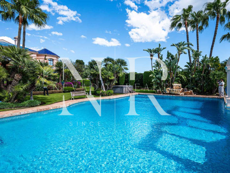 Villa avec court de tennis privé à Nueva Andalucía, Marbella, à vendre