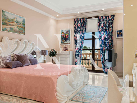 Villa avec court de tennis privé à Nueva Andalucía, Marbella, à vendre