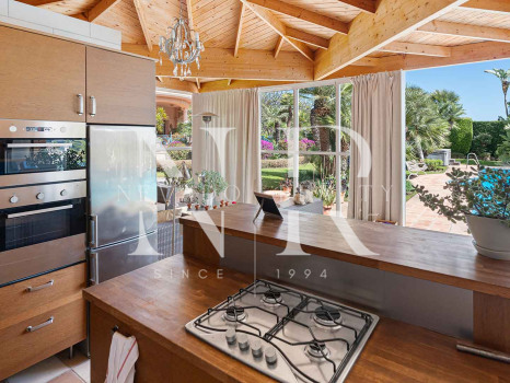 Villa avec court de tennis privé à Nueva Andalucía, Marbella, à vendre
