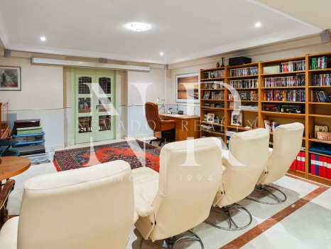 Villa avec court de tennis privé à Nueva Andalucía, Marbella, à vendre