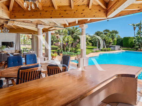 Villa avec court de tennis privé à Nueva Andalucía, Marbella, à vendre