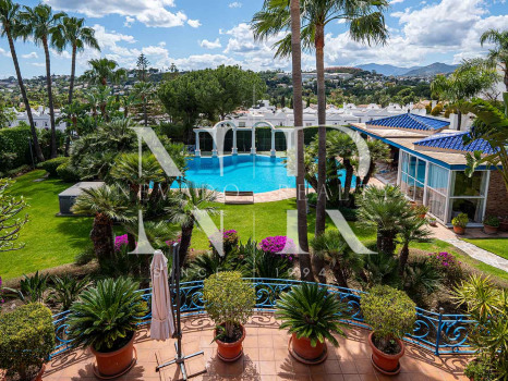 Villa avec court de tennis privé à Nueva Andalucía, Marbella, à vendre