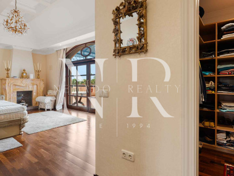 Villa avec court de tennis privé à Nueva Andalucía, Marbella, à vendre
