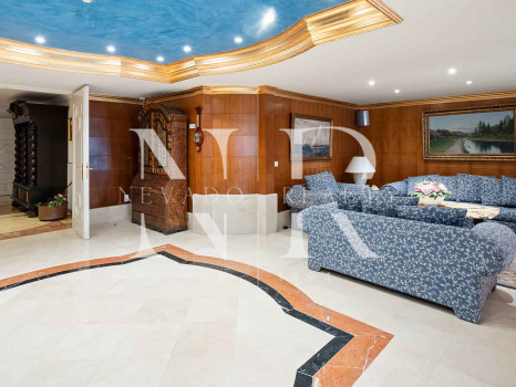 Villa avec court de tennis privé à Nueva Andalucía, Marbella, à vendre