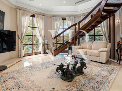 Villa avec court de tennis privé à Nueva Andalucía, Marbella, à vendre