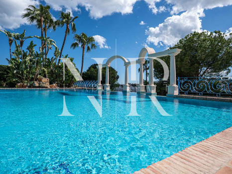 Villa avec court de tennis privé à Nueva Andalucía, Marbella, à vendre