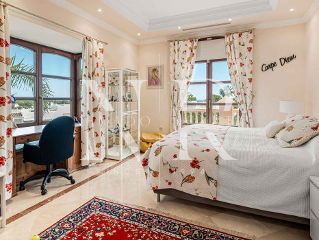 Villa avec court de tennis privé à Nueva Andalucía, Marbella, à vendre