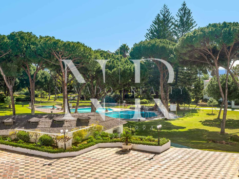 Apartment with sea views in Playas del Duque, Puerto Banús, for sale