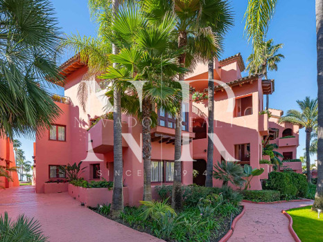 Apartment on the beachfront in Cabo Bermejo, Estepona, for sale
