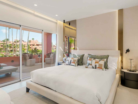 Appartement en première ligne de plage à Cabo Bermejo, Estepona, à vendre