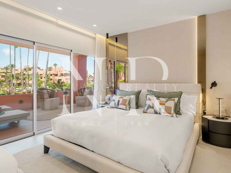 Apartment on the beachfront in Cabo Bermejo, Estepona, for sale