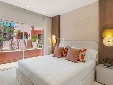 Appartement en première ligne de plage à Cabo Bermejo, Estepona, à vendre