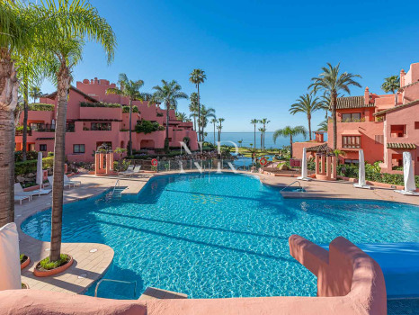 Appartement en première ligne de plage à Cabo Bermejo, Estepona, à vendre