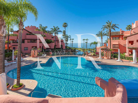 Apartment on the beachfront in Cabo Bermejo, Estepona, for sale