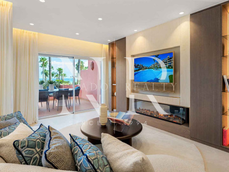 Apartment on the beachfront in Cabo Bermejo, Estepona, for sale