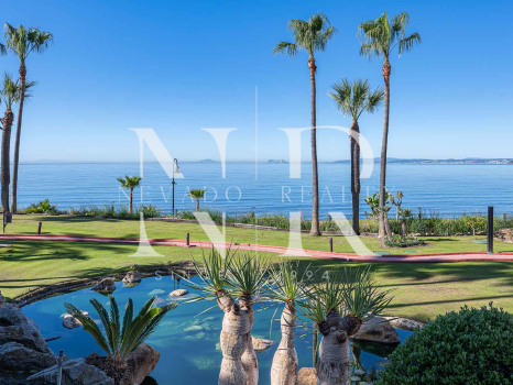 Apartment on the beachfront in Cabo Bermejo, Estepona, for sale