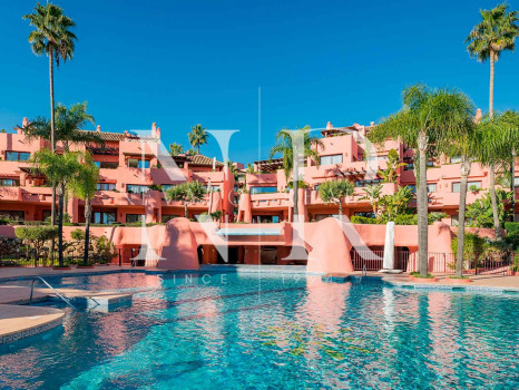 Apartment on the beachfront in Cabo Bermejo, Estepona, for sale