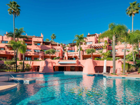 Appartement en première ligne de plage à Cabo Bermejo, Estepona, à vendre