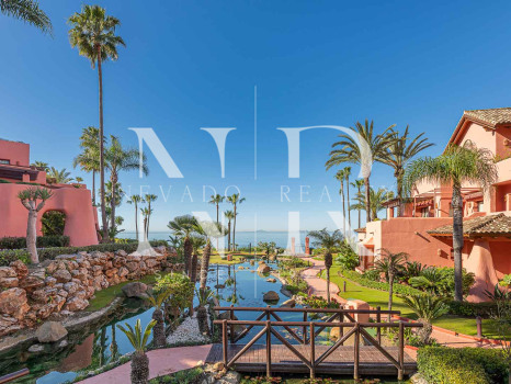 Apartment on the beachfront in Cabo Bermejo, Estepona, for sale