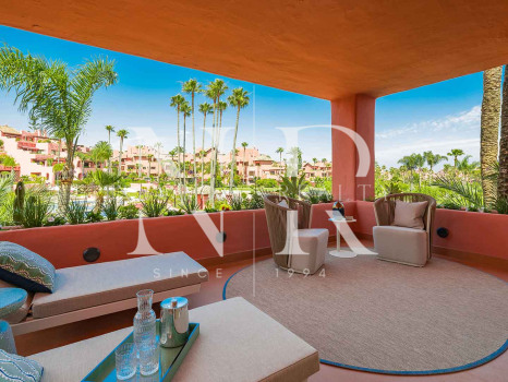 Apartment on the beachfront in Cabo Bermejo, Estepona, for sale