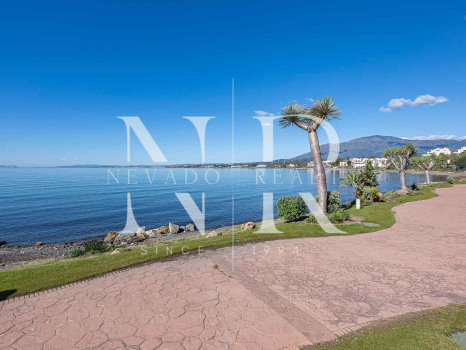 Apartment on the beachfront in Cabo Bermejo, Estepona, for sale