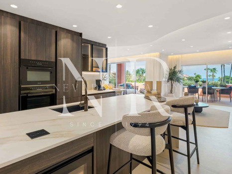 Apartment on the beachfront in Cabo Bermejo, Estepona, for sale