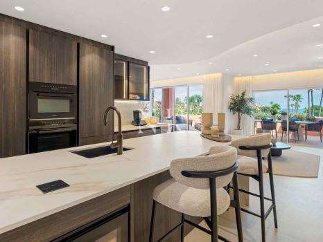 Appartement en première ligne de plage à Cabo Bermejo, Estepona, à vendre