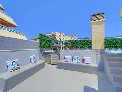 Penthouse for sale in central Marbella, in the Parque Marbella residential complex, with a private swimming pool