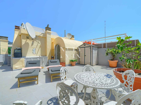 Penthouse for sale in central Marbella, in the Parque Marbella residential complex, with a private swimming pool