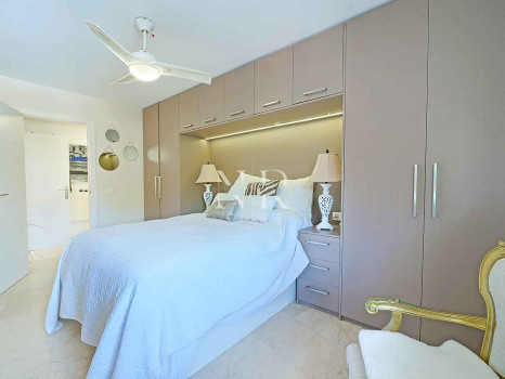 Penthouse for sale in central Marbella, in the Parque Marbella residential complex, with a private swimming pool