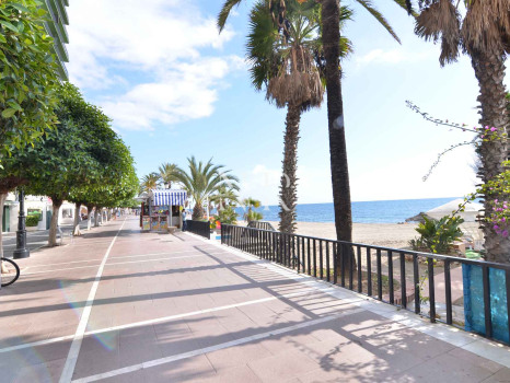 Penthouse for sale in central Marbella, in the Parque Marbella residential complex, with a private swimming pool