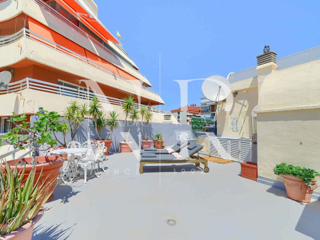 Penthouse in Marbella Centre in the Parque Marbella urbanisation with private pool for sale