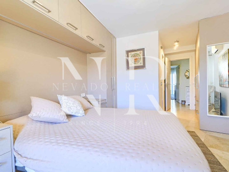 Penthouse in Marbella Centre in the Parque Marbella urbanisation with private pool for sale