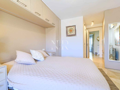 Penthouse for sale in central Marbella, in the Parque Marbella residential complex, with a private swimming pool