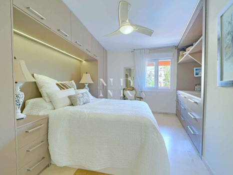 Penthouse for sale in central Marbella, in the Parque Marbella residential complex, with a private swimming pool