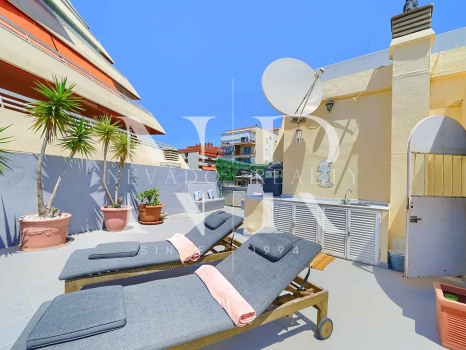 Penthouse in Marbella Centre in the Parque Marbella urbanisation with private pool for sale