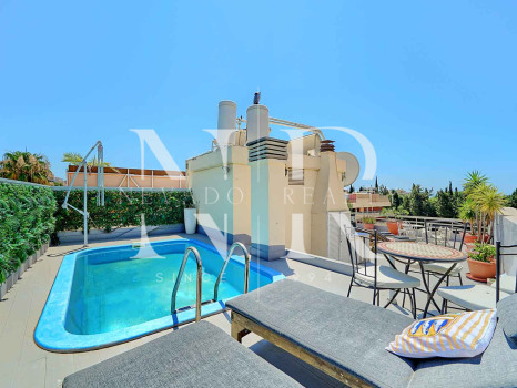 Penthouse in Marbella Centre in the Parque Marbella urbanisation with private pool for sale