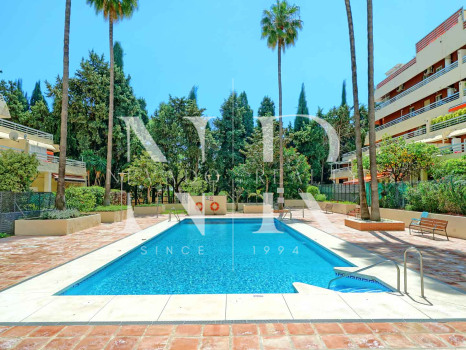Penthouse in Marbella Centre in the Parque Marbella urbanisation with private pool for sale