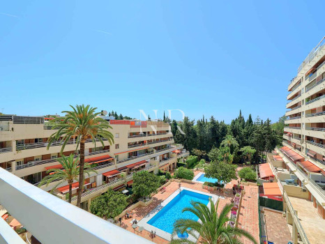 Penthouse for sale in central Marbella, in the Parque Marbella residential complex, with a private swimming pool